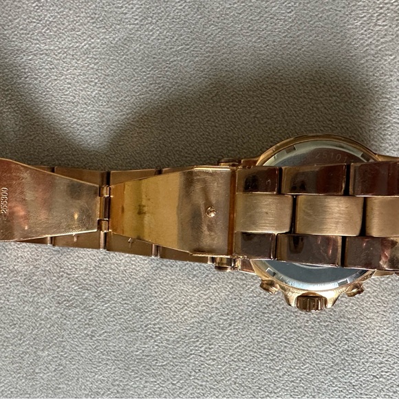 Michael Kors Rose Gold Watch - Picture 2 of 5